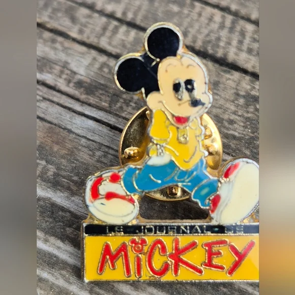 Mickey Mouse Enamel Pin - Picture 14 of 16